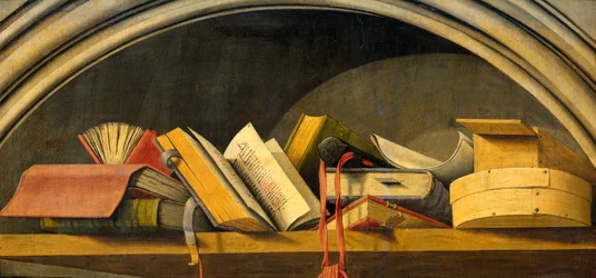 Bodegón con libros en un nicho