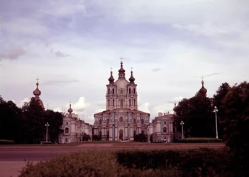 Arquitectura: vista del monasterio Smolny construido entre 1748 y 1835 por el arquitecto Francesco Bartolomeo Rastrelli, San Petersburgo, Rusia