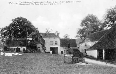 Granja de Hougoumont, un sitio estratégico importante para Wellington durante la batalla de Waterloo, postal conmemorativa, c.1912 (fotolitografía)