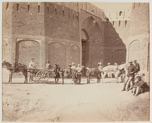 Puerta de Durani, carro de Heyland y mulas de carga, mostrando los diferentes tipos de monturas de carga, Kandahar
