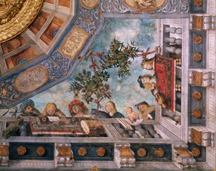 Damas, músicos y cupidos en el balcón, (detalle) del fresco del techo, Sala del Tesoro, Palacio Ludovico il Moro o Palacio Costabili, Ferrara, Italia