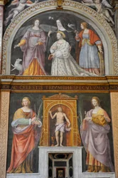 Santa Apolonia y Santa Lucía, en la parte superior, Ippolita Sforza rodeada de santos y monjas, fresco de Bernardino Luini en la iglesia de San Mauricio en el Monasterio Maggiore, Milán, Lombardía, Italia