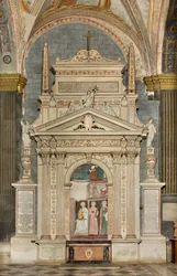 Transepto norte, Altar de San Miguel Arcángel, Detrás del retablo los frescos de Bonifacio Bembo, Virgen y Niño Santa Aquilina y Santa Catalina de Alejandría, Arriba símbolo de Humildad