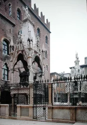 Monumento funerario de Mastino II Della Scala (1308-51)