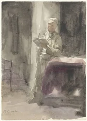 Hombre con un libro de pie junto a una mesa y una ventana