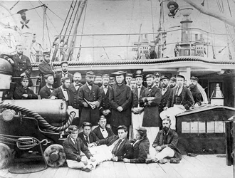 Oficiales a bordo del HMS Eclipse, c.1888