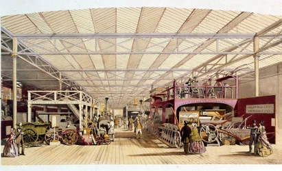 Revolución industrial: vista interior del pabellón de maquinaria agrícola del Crystal Palace, construido por Joseph Paxton para la Exposición Universal de Londres de 1851 (Hyde Park) Siglo XIX