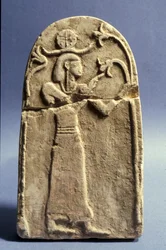 Estela que representa a una deidad adorando el Árbol de la Vida, Período Cananeo (1500-1200 a.C.) (caliza)