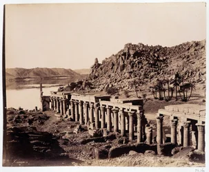 Ruinas del templo de Isis en Egipto - fotografía de los Hermanos Zangali, finales del siglo XIX