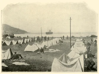 San Pablo en la bahía, disparando sobre la cima de la colina... 24 de junio, Guerra Hispanoamericana, 1898, 1899