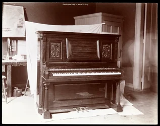 Un piano de Hazelton Brothers Piano Co. en University Place, Nueva York, 1898