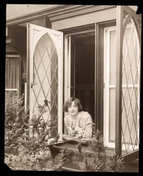 Anne Murdock en Casa, c.1915