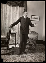 Charles Hawtrey en su apartamento en Holland House en la Quinta Avenida, Nueva York, 1901-2