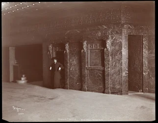Ethel Barrymore en el vestíbulo del Teatro Hudson en Nueva York, 1903