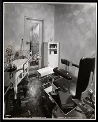 Vista interior de la sala del quiropodista en el salón de belleza Charles of the Ritz en el Ritz Tower Hotel, Park Avenue y 57th St, Nueva York, 1932