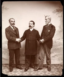 Líderes laborales Samuel Gompers, John Burns y Holmes, 1893-4 (impresión de gelatina de plata)