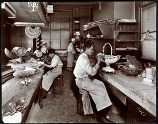 El departamento de confitería en el Hotel Delmonico, 1902