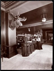 El vestíbulo y la recepción del Hotel Park Avenue, 1901 o 1902