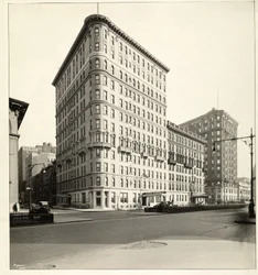 Vista del Hotel Embassy en Broadway y la calle 70, Nueva York, 1921