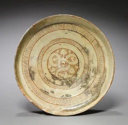 Plato hondo con patrones decorativos, 1100s