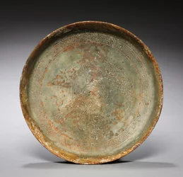 Plato hondo con halcón y follaje, 1100s