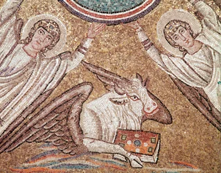 El becerro, símbolo del evangelista Lucas (detalle de mosaico, 494-519)