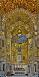 Vista del ábside con los mosaicos bizantinos realizados entre el siglo XII y mediados del siglo XIII por obreros en parte locales y en parte venecianos, incluido el famoso Cristo Pantocrátor (mosaico)