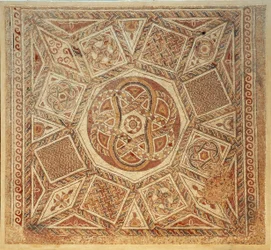 Piso de mosaico del monasterio bizantino de la fortaleza en Deir Qala, siglo VI d.C. (mosaico)
