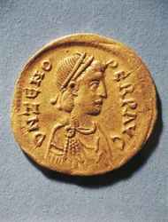Numismática, Roma Antigua, Moneda que representa a Zenón, Emperador del Imperio Bizantino