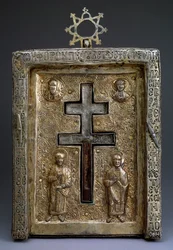 Relicario de cruz estaurothek de plata dorada, Bizantino, siglo XII