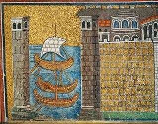 Entrada al puerto de Classe, torres portuarias y tres barcos, detalle, siglo VI (mosaico)