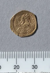 Medio Tremissis de Justiniano I, Constantinopla, 527-565 (oro)