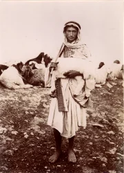 Un pastorcillo llevando un cordero, c.1894-1914