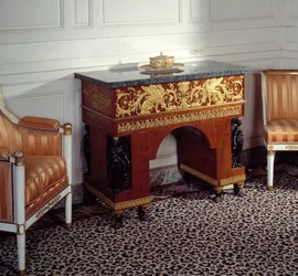 Muebles del Primer Imperio: la oficina de la emperatriz Josefina de Beauharnais (1763-1814) realizada por los hermanos Jacob (siglo XIX) después de los dibujos de Charles Percier y Pierre Fontaine. 1800 Versalles, Gran Trianón