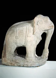 Estatua de Elefante, estilo Bayon, de Preah Khan, finales del siglo XII - principios del siglo XIII