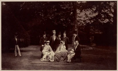 Grupo de Sus Altezas Reales la Princesa Clementina de Saxe Cobourg Gotha, sus Hijos e Hija, el Duque d