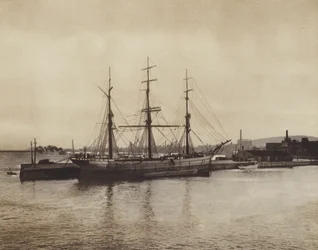 The Harbour at Hochelaga, Old-Time Schooner Still in Commission (foto en blanco y negro)