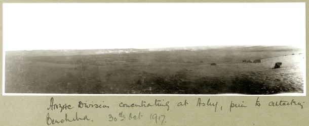 División ANZAC concentrándose en Asluj antes de atacar Beersheba, 20 de octubre de 1917