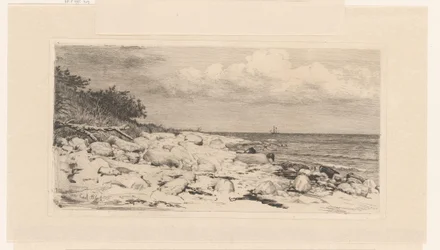 Playa de guijarros, junto al mar