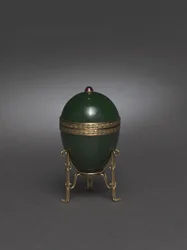 Huevo de jade con soporte, después de 1900