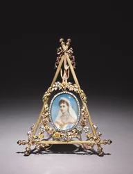 Marco triangular con retrato de la zarina Alexandra Feodorovna, 1896-1908
