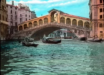 Italia, Venecia, Puente de Rialto y Gran Canal, fecha de la imagen: hacia 1910. Archivo Carl Simon