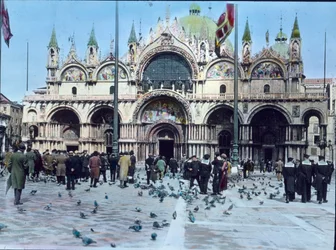 Italia, Venecia, Plaza de San Marcos y Basílica de San Marcos, fecha de la imagen: hacia 1910. Archivo Carl Simon