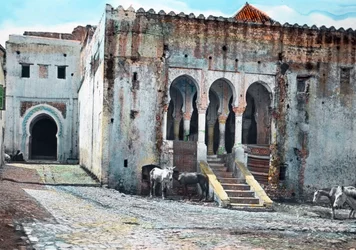 Norte de Marruecos, Tánger, entrada del palacio del Gobernador, fecha de la imagen: hacia 1910. Archivo Carl Simon