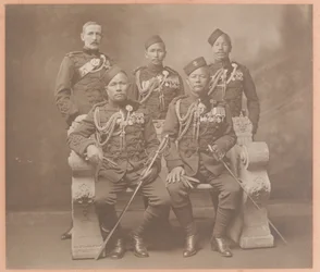 Oficiales Indios del Rey de los regimientos Gurkha