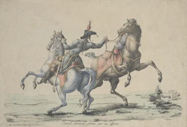 Un caballo desmontado sujetado por un oficial