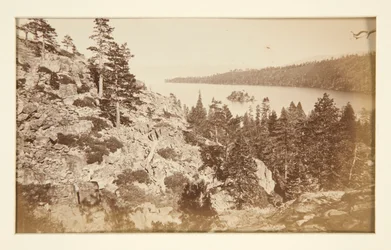 Cuatro escenas de ferrocarril y cuatro vistas de Lake Tahoe: Emerald Bay, Lake Tahoe
