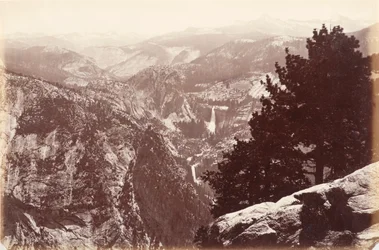 Vernal y Nevada Falls desde Glacier Point