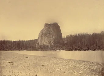 [Castle Rock, río Columbia]