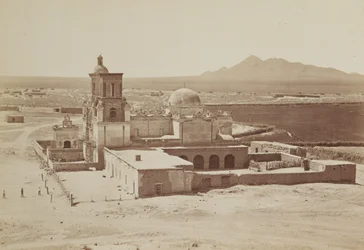 Vista general de la misión de San Xavier, Arizona